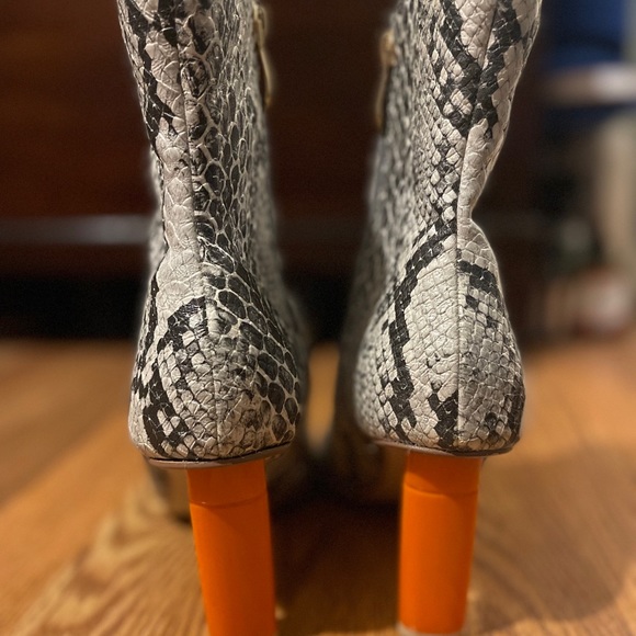 Cape Robbin SnakeSkin Boots✨ - Picture 4 of 6